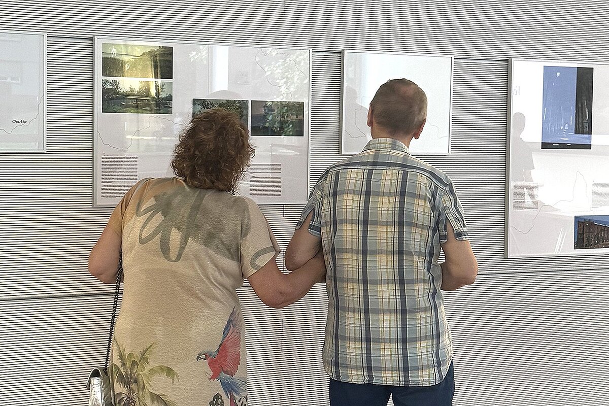 Fotoausstellung eröffnet: Under Broken Skies