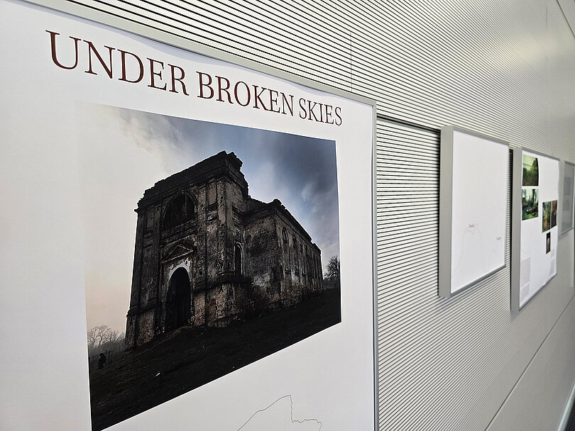Ausstellung mit Text- und Bildttafeln.