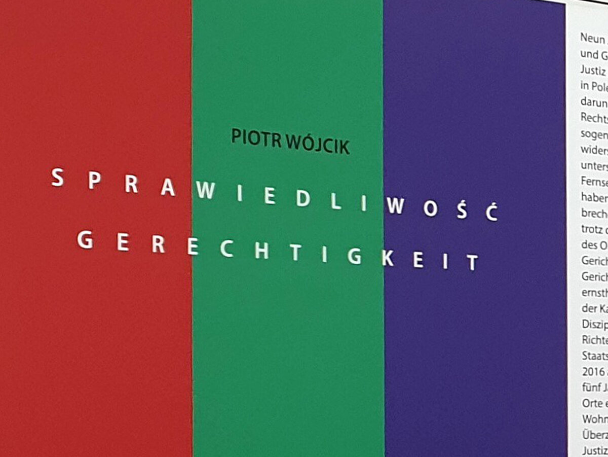 Ausstellung mit Text- und Bildtafeln.
